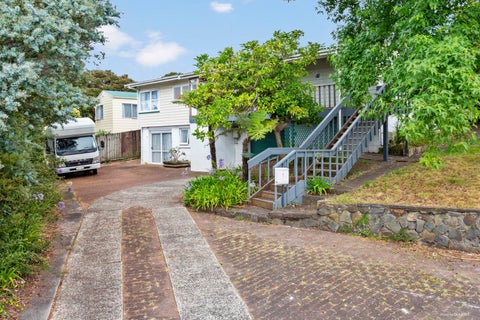 1/1 Easton Park Pde, Glenfield, North Shore City