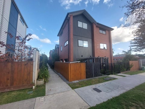 8/10 Yeovil Road, Te Atatu Peninsula, Auckland