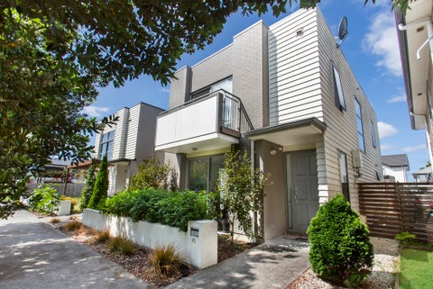 45 Phar Lap Crescent, Takanini, Auckland