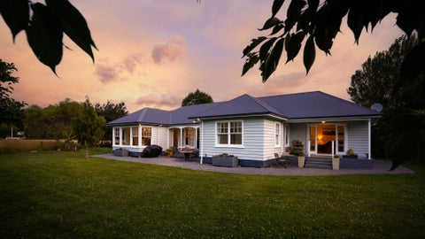 137 Main North Road, Woodend, Woodend