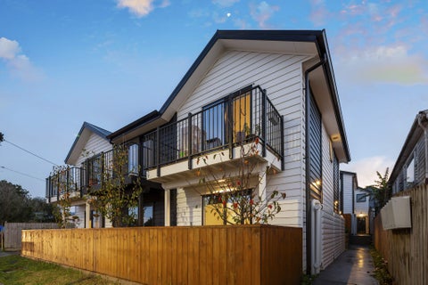 3/6 St Leonards Road, Kelston, Auckland