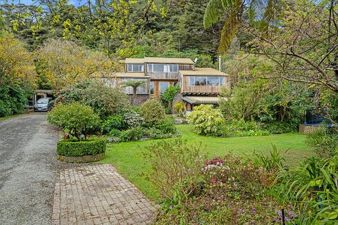 38 Cheviot Road, Lowry Bay, Lower Hutt