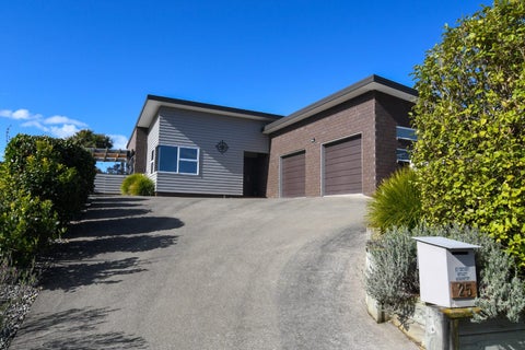 25 Admiralty Place, Waikawa, Picton