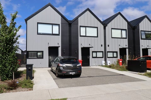 33 Doug Jensen Street, Wallaceville, Upper Hutt