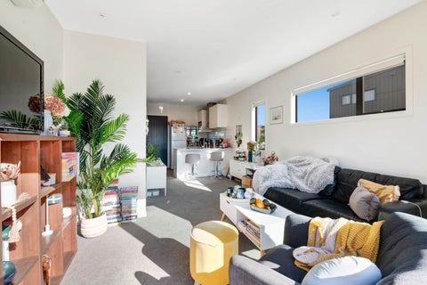 2/694 Whangaparaoa Road, Stanmore Bay, Whangaparaoa