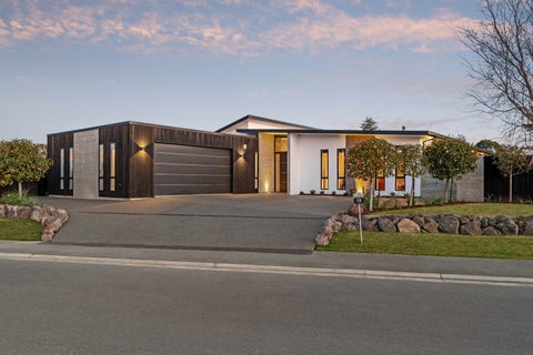 13 Carnaveron Drive, Lincoln, Lincoln