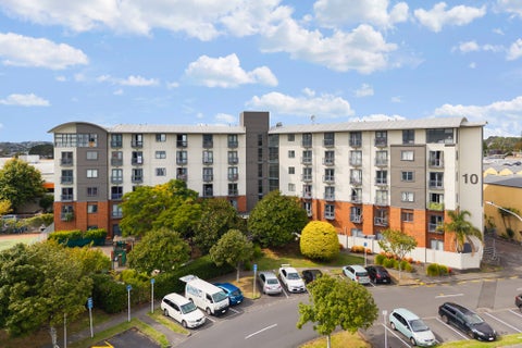 5E/10 Crown Lynn Place, New Lynn, Auckland