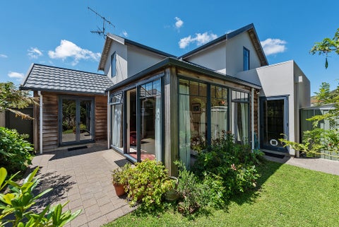 8 Samuel Parnell Road, Karori, Wellington