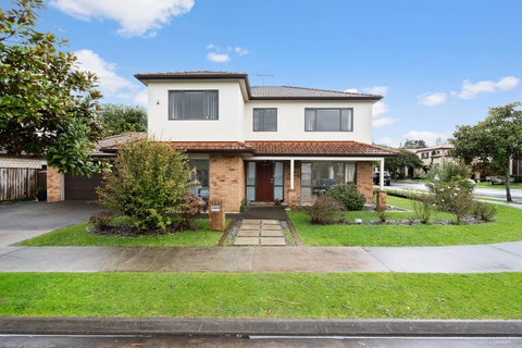 16 Bridgefield Crescent, Flat Bush, Auckland