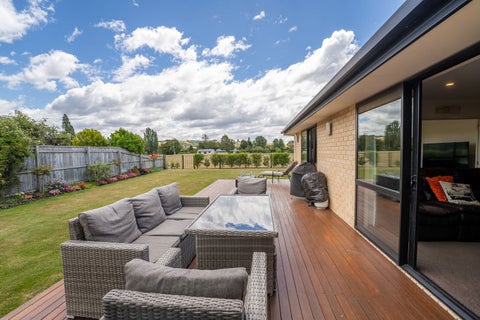 16 Wanderers Avenue, Brightwater, Brightwater