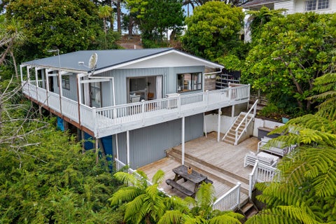 990 East Coast Road, Northcross, Auckland