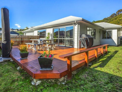 12 Spritsail Place, Whitby, Porirua