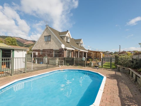 50 Farnham Drive, Richmond