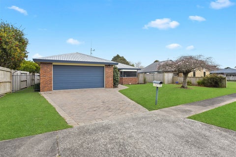 27 Bouverie Crescent, Flagstaff, Hamilton