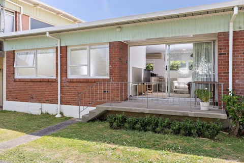2/134 Calliope Road, Stanley Point, Auckland