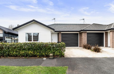 2/2 Keitha Place, Glenview, Hamilton