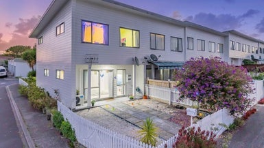 11/3 Hulme Pl, Henderson, Waitakere