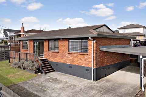 2/10 Bishop Street, Green Bay, Auckland