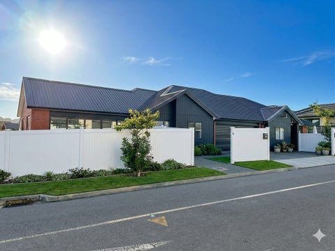 56 Riverhead Point Drive, Riverhead, Riverhead