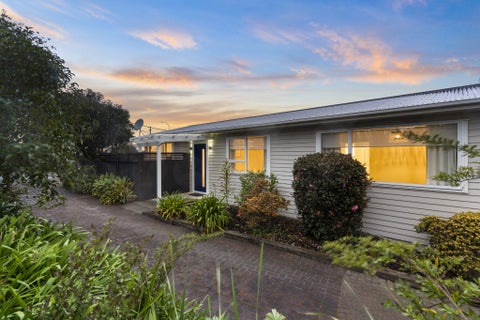 1/298 Glenfield Road, Glenfield, Auckland