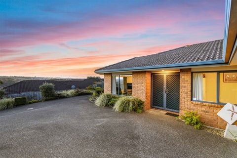 11 Roy Maloney Drive, Henderson, Auckland