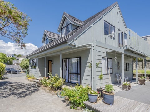 36 Hicks Crescent, Waikanae Beach, Waikanae
