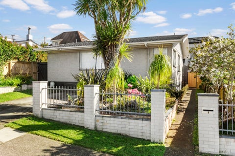 33B Eastern Beach Road, Bucklands Beach, Auckland