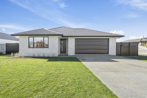 16 Austin Reid Avenue, Carterton