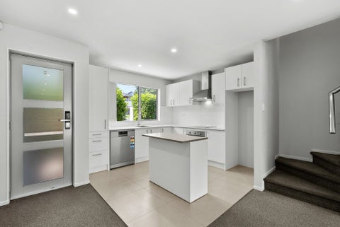 32/11 Ray Small Drive, Papakura, Auckland