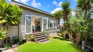 1/137A View Road, Sunnyvale, Auckland