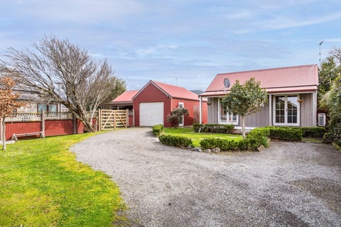 99 Fox Street, Featherston