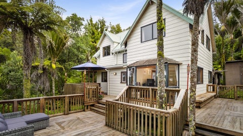 1 Woontons Lane, Titirangi, Auckland
