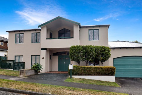 10 Waverton Terrace, Churton Park, Wellington
