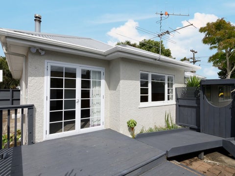 1/15 Arapiki Road, Stoke, Nelson