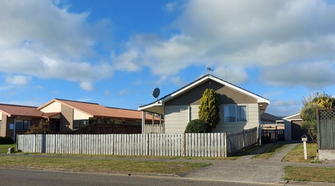 98 Roberts Line, Kelvin Grove, Palmerston North