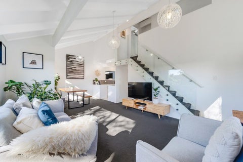 2/10 Trident Place, Shelly Park, Auckland
