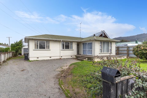 32 Woodward Street East, Featherston