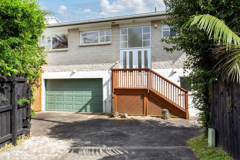 2/185 Shakespeare Road, Milford, Auckland