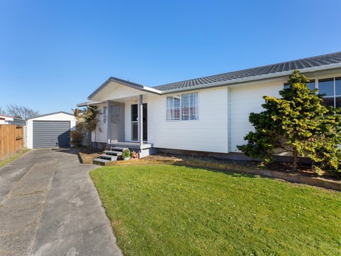 20 Peppertree Glade, Kelvin Grove, Palmerston North