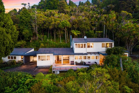 858 West Coast Road, Waiatarua, Auckland