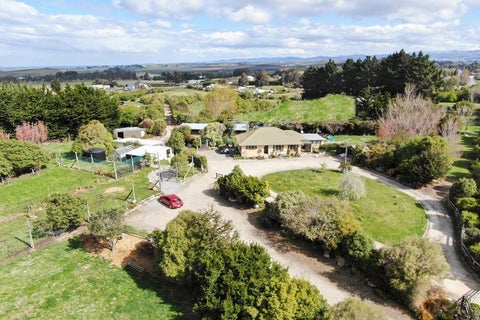 201 Oamaru-Alma Road, Deborah