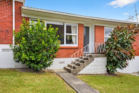 2/497 Beach Road, Murrays Bay, Auckland