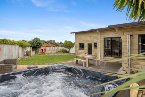 11 Te Ropata Place, Waikanae Beach, Waikanae