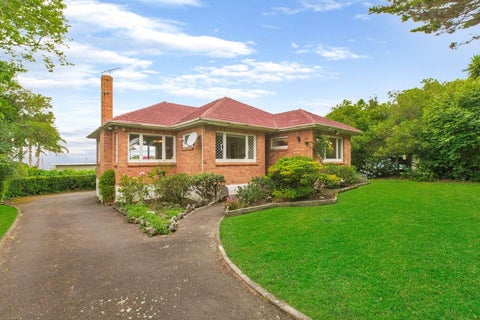 141 Glenfield Road, Hillcrest, Auckland