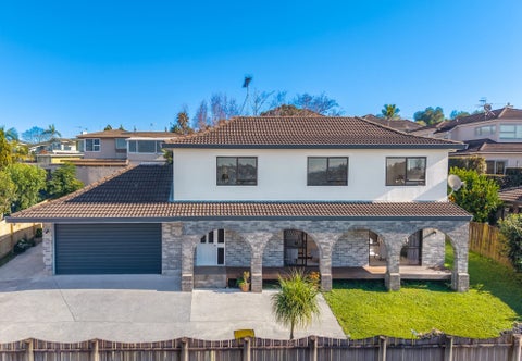 1/16 Spears Place, Botany Downs, Auckland