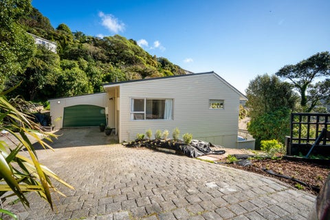 11 Selkirk Way, Karori, Wellington