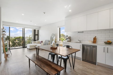 210/165 Lake Road, Northcote, Auckland