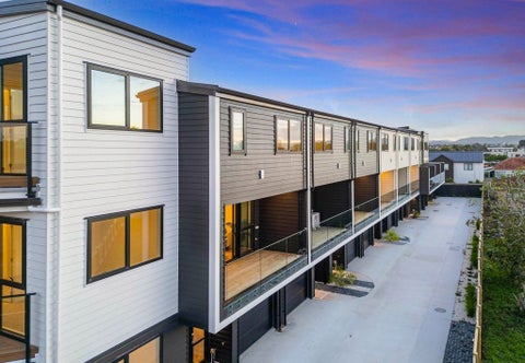 9/130 Rosebank Road, Avondale, Auckland