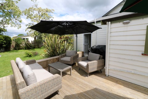 285 High Street South, Carterton