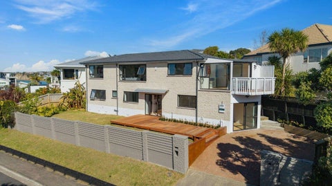 2/14 CLIFTON RD, Waiake, Auckland